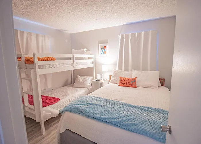 Salty Dune 2br W Pools Holiday home